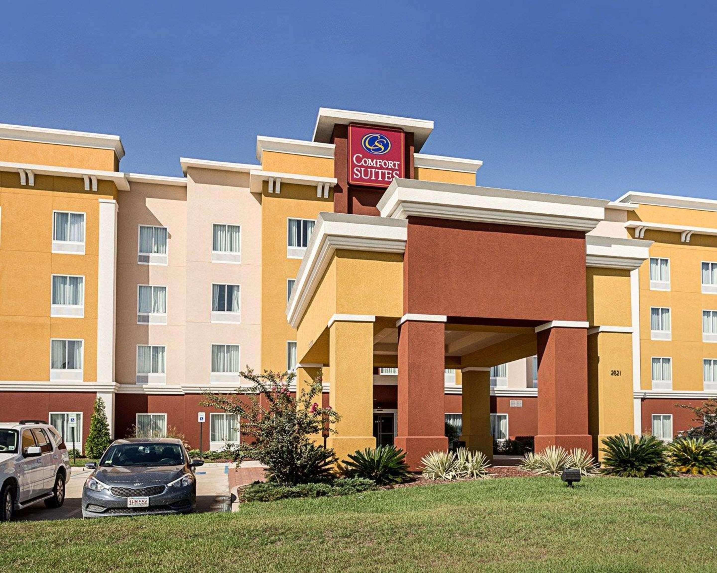 Comfort Suites Near Tanger Outlet Mall Гонзалес Экстерьер фото