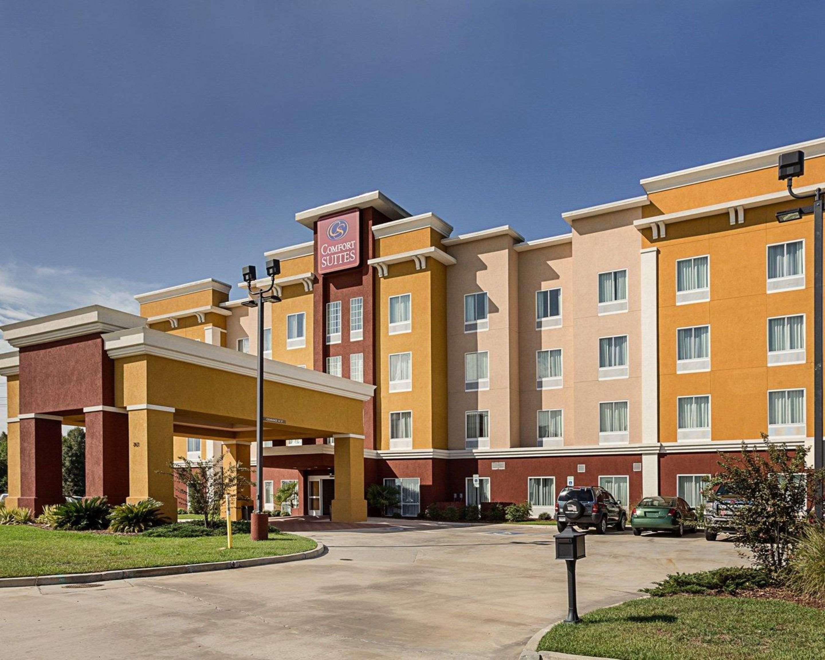 Comfort Suites Near Tanger Outlet Mall Гонзалес Экстерьер фото