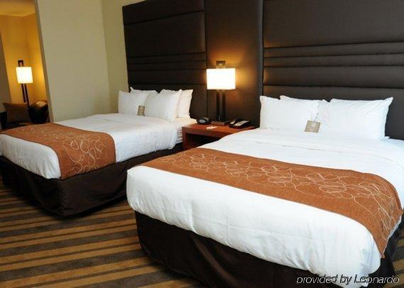 Comfort Suites Near Tanger Outlet Mall Гонзалес Экстерьер фото