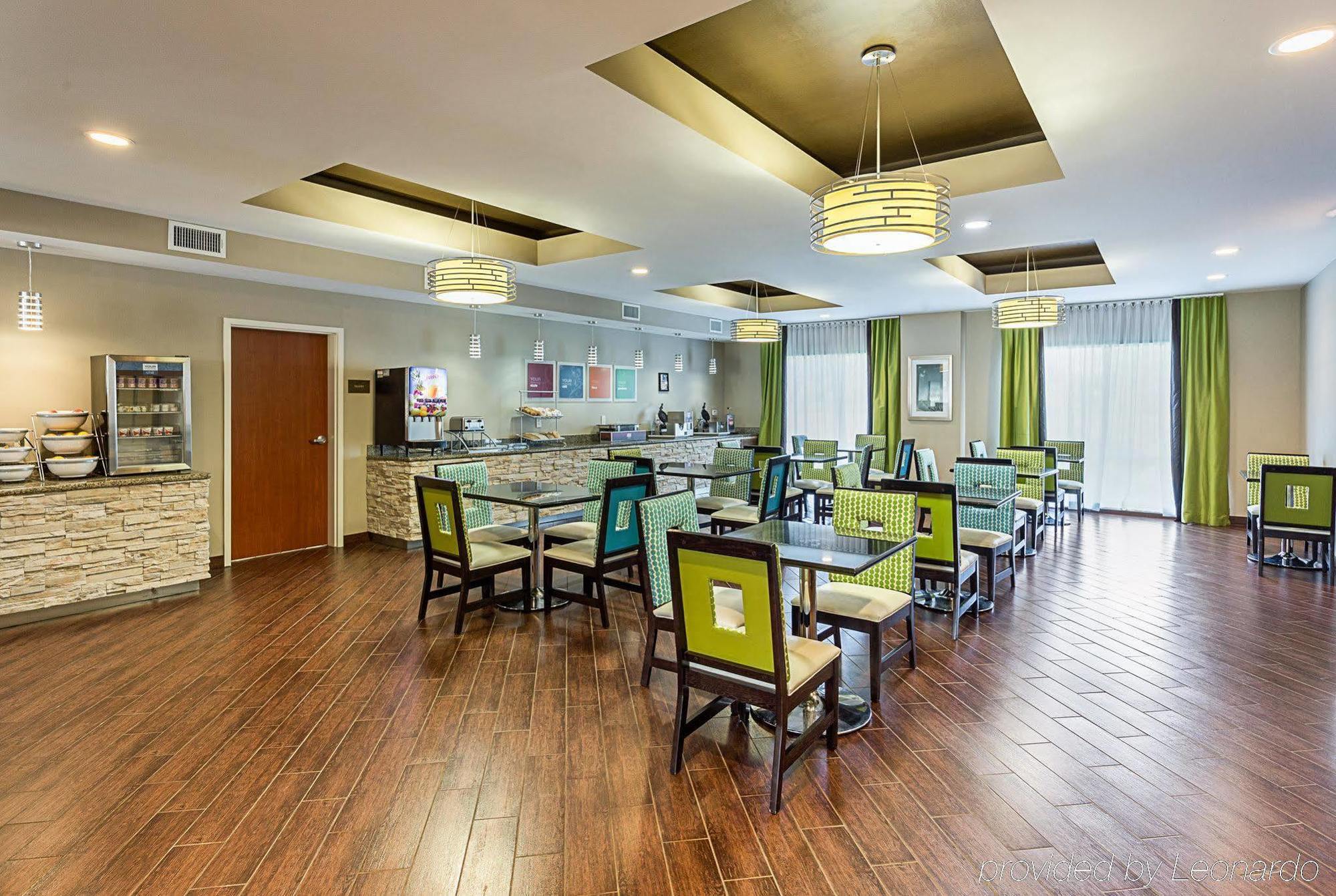Comfort Suites Near Tanger Outlet Mall Гонзалес Экстерьер фото