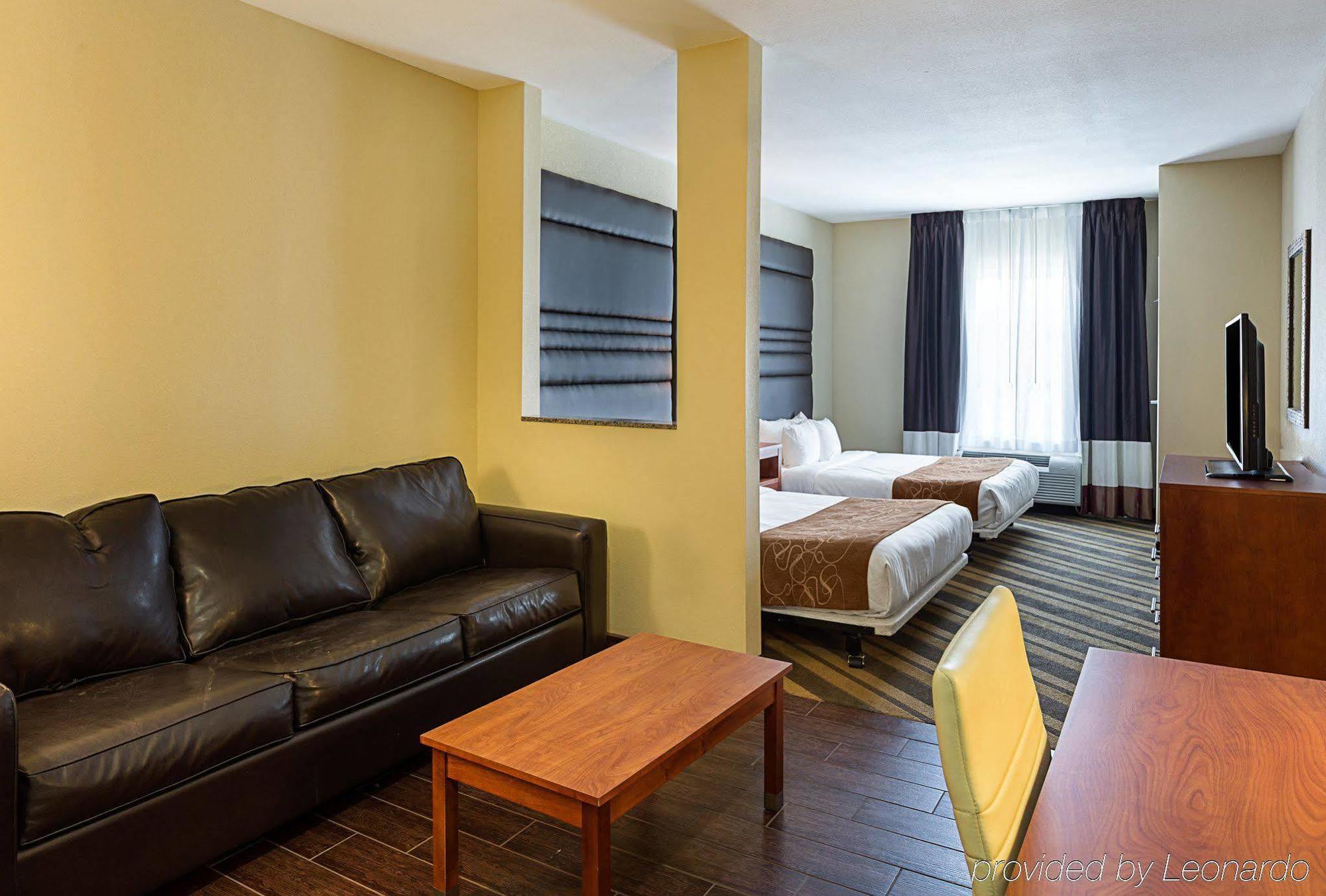 Comfort Suites Near Tanger Outlet Mall Гонзалес Экстерьер фото