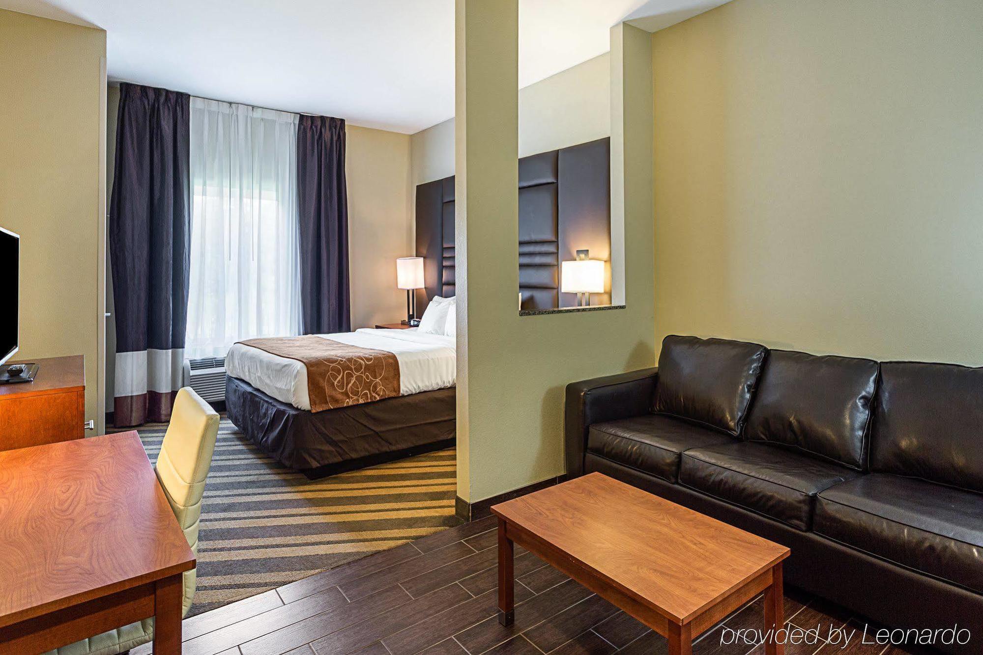 Comfort Suites Near Tanger Outlet Mall Гонзалес Экстерьер фото