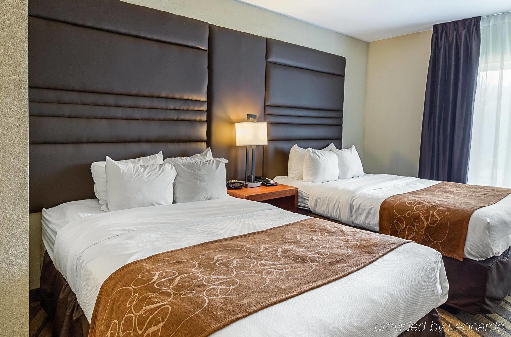 Comfort Suites Near Tanger Outlet Mall Гонзалес Экстерьер фото